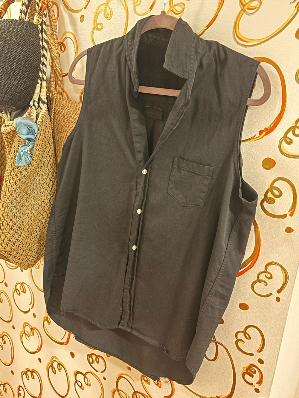 Frank & Eileen Fiona Sleeveless Button-Down Black Shirt
